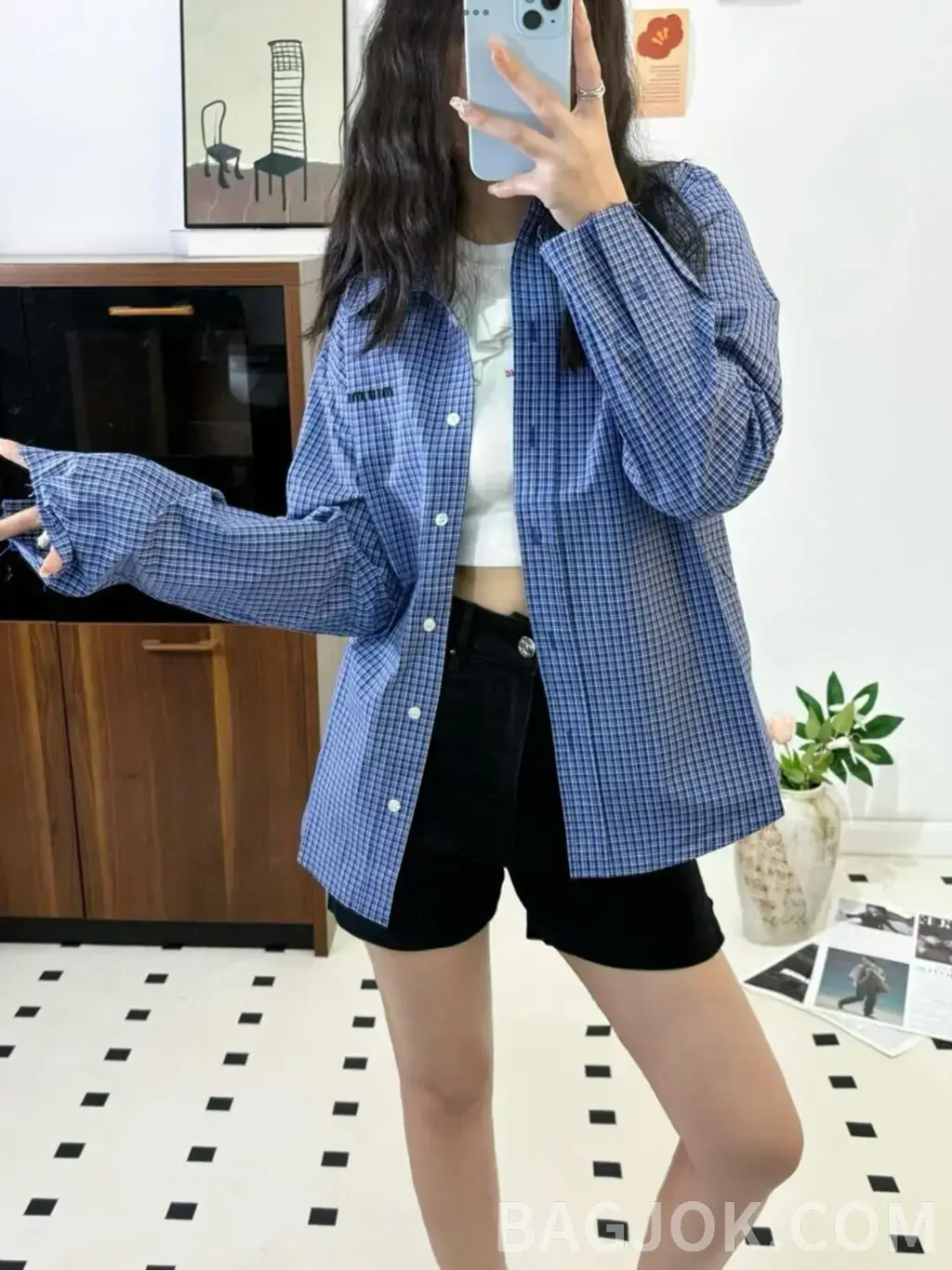 미우미우 미우미우 26SS 파인 체크 긴팔 셔츠 상세 이미지
