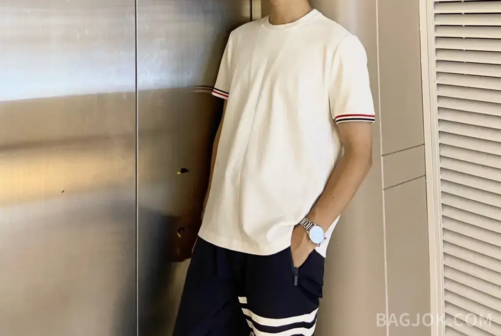 톰브라운 톰브라운 x SSENSE 반팔티 상세 이미지