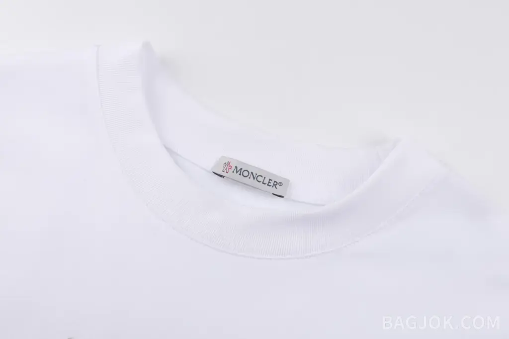 몽클레어 몽클레어 로고 배지 프린트 반팔티 상세 이미지