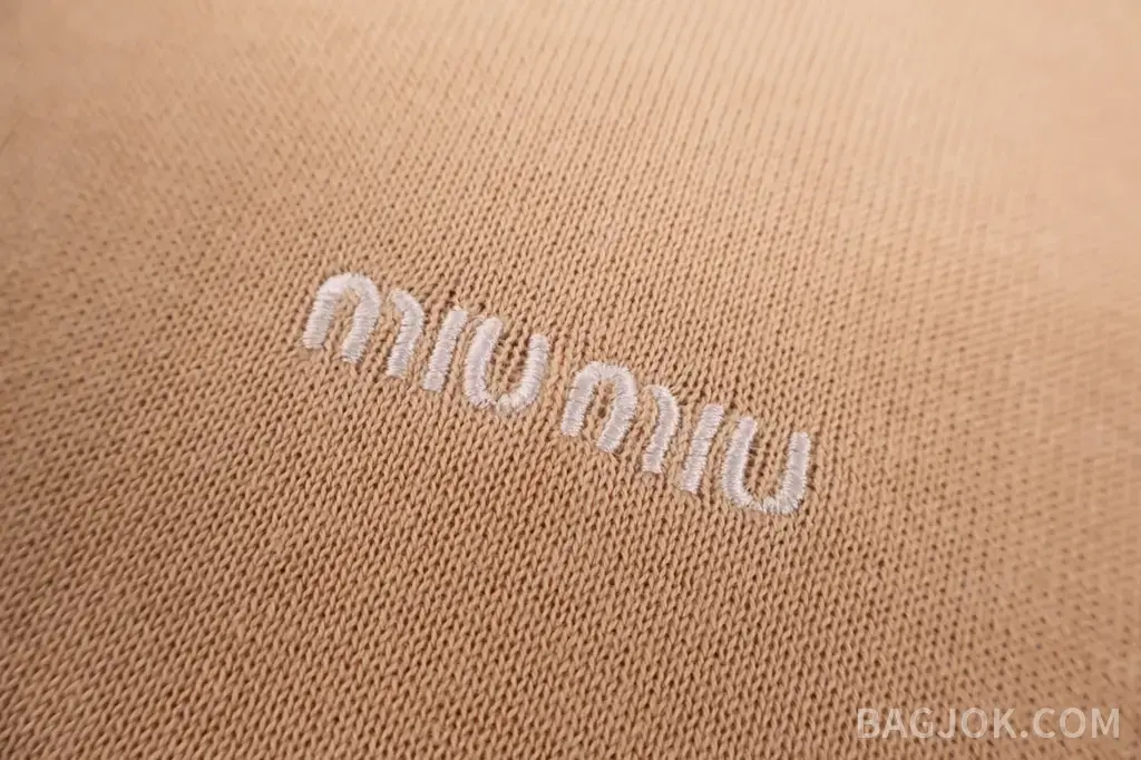 미우미우 미우미우 라운드 니트 반팔티 상세 이미지