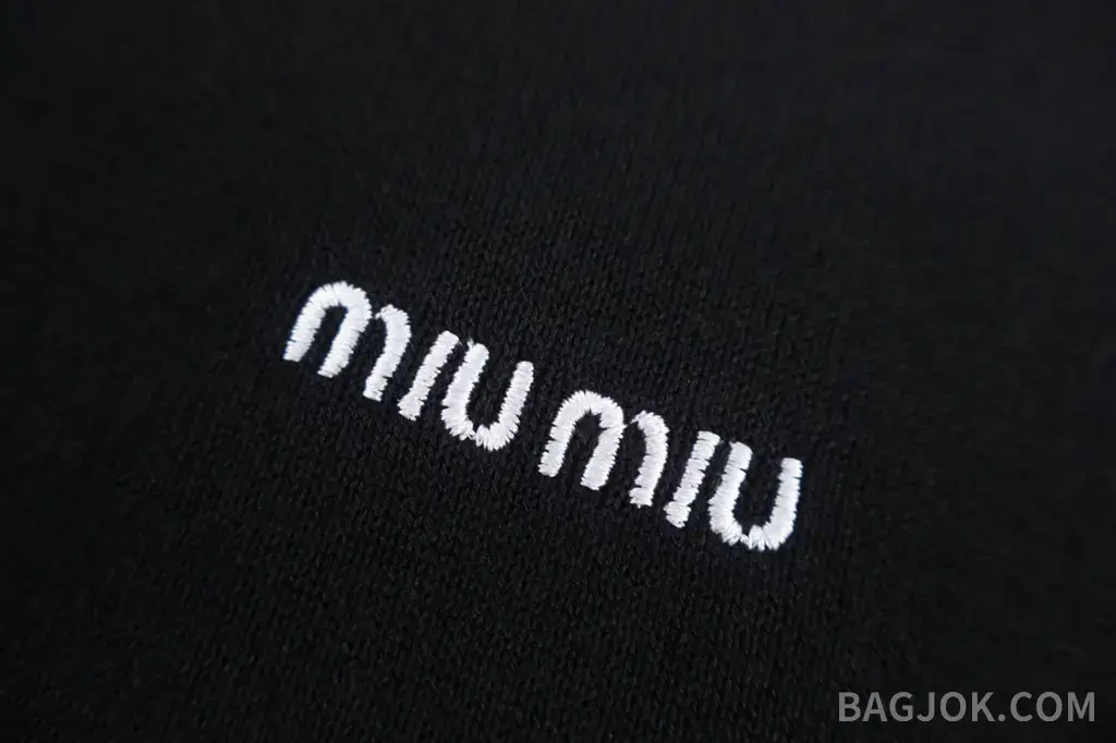 미우미우 미우미우 라운드 니트 반팔티 상세 이미지