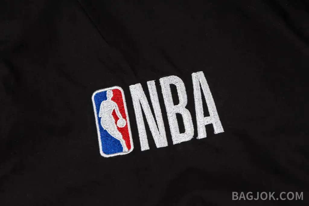 발렌시아가 발렌시아가 NBA 콜라보 V넥 반팔 셔츠 상세 이미지