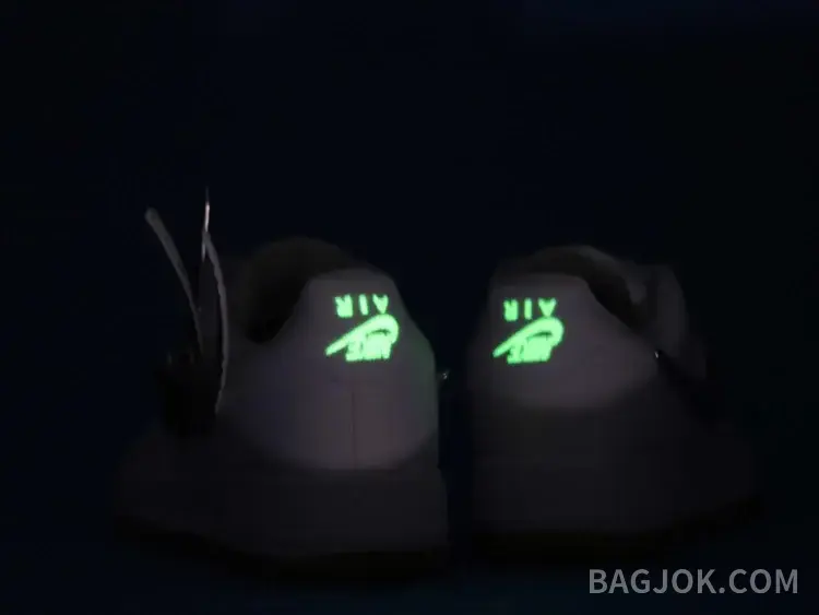 나이키 나이키x트래비스 스캇 에어포스 1 로우 화이트 상세 이미지