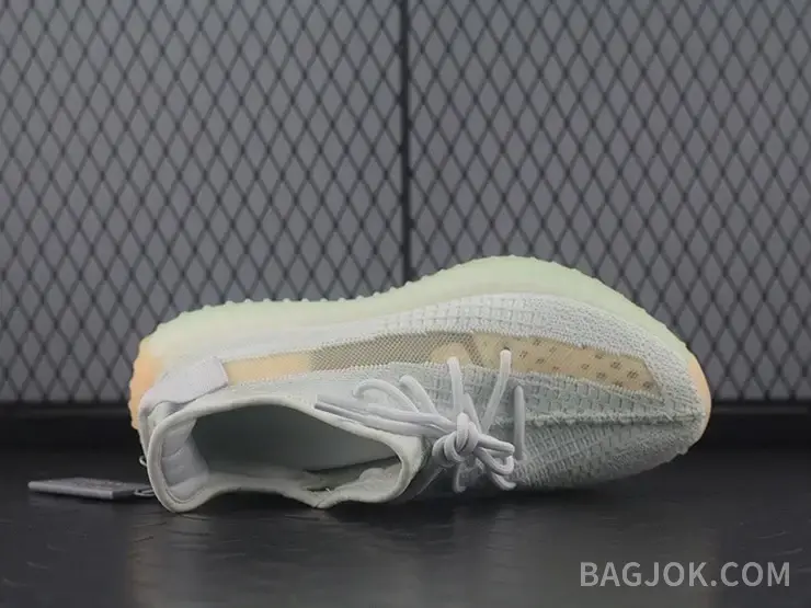 아디다스 YEEZY 350 V2 상세 이미지