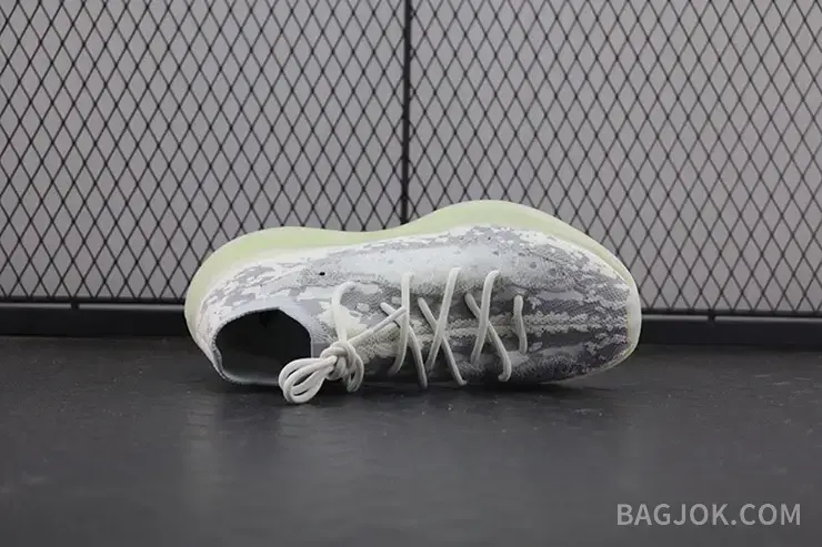 아디다스 YEEZY 380 상세 이미지