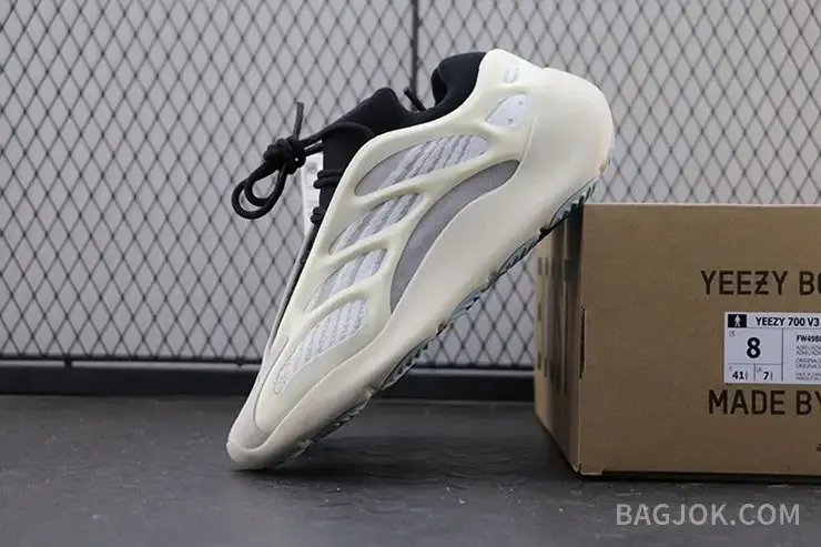 아디다스 YEEZY 700 V3 상세 이미지