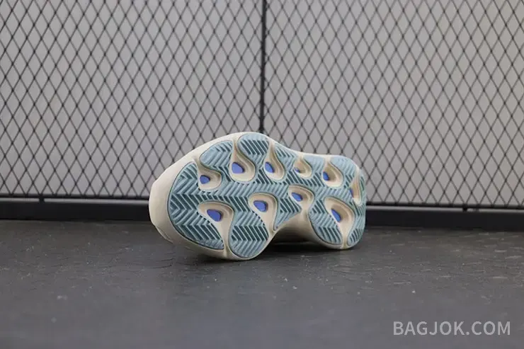 아디다스 YEEZY 700 V3 상세 이미지