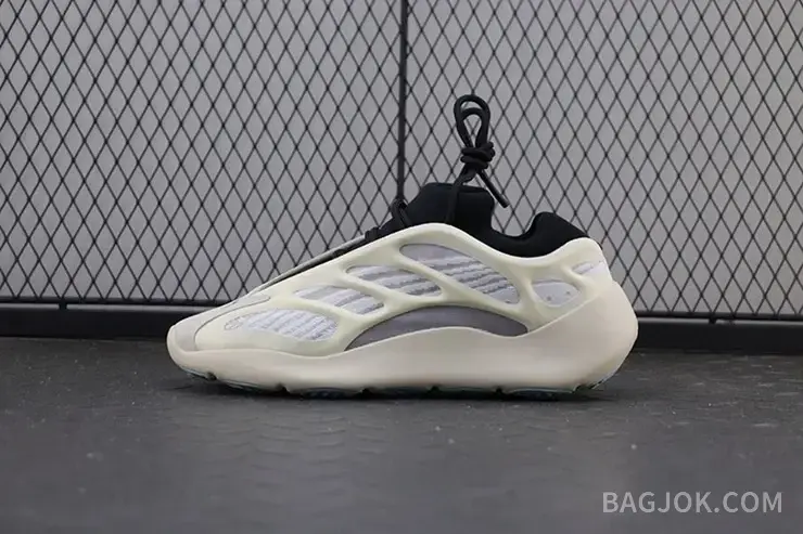 아디다스 YEEZY 700 V3 상세 이미지