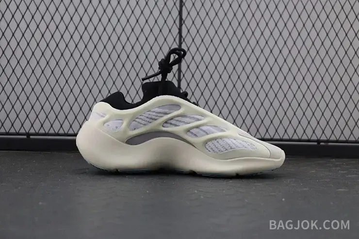 아디다스 YEEZY 700 V3 상세 이미지