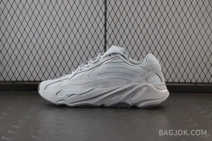 아디다스 YEEZY 700 상세 이미지