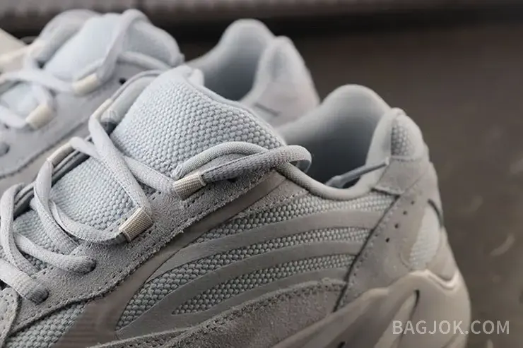 아디다스 YEEZY 700 상세 이미지