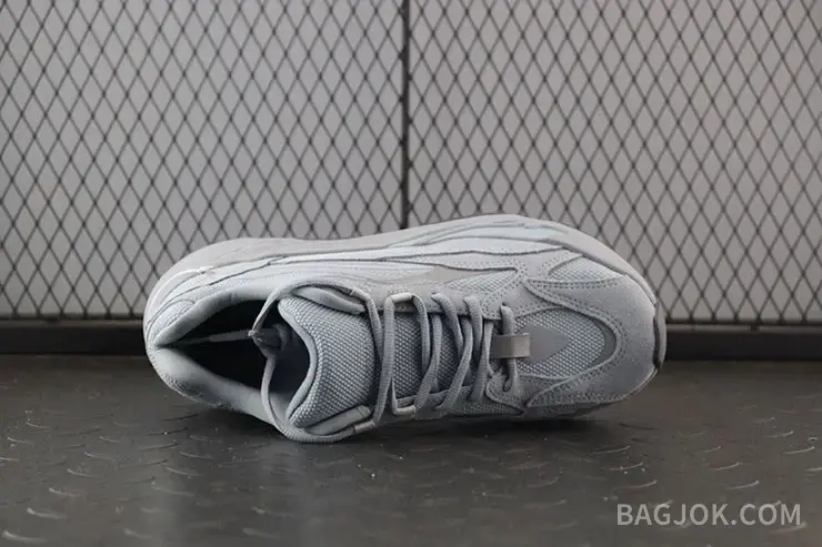 아디다스 YEEZY 700 상세 이미지