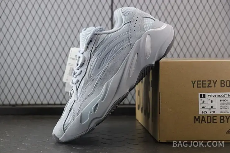 아디다스 YEEZY 700 상세 이미지