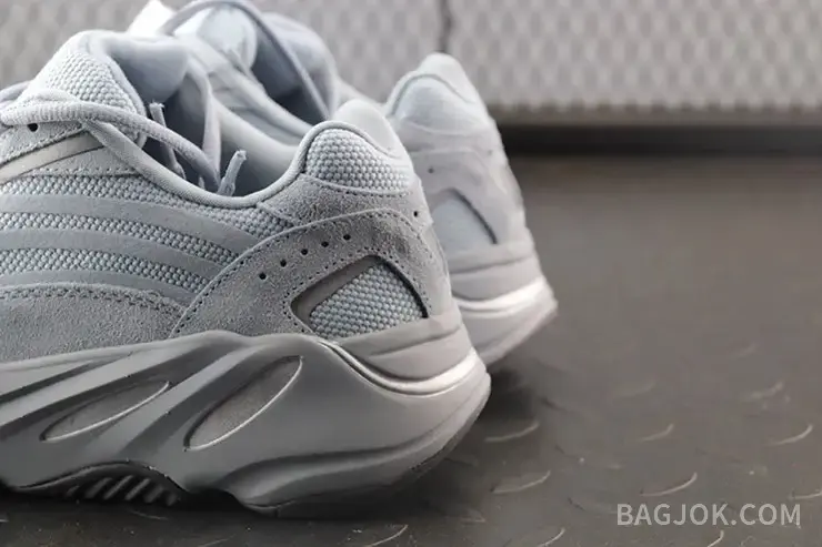 아디다스 YEEZY 700 상세 이미지