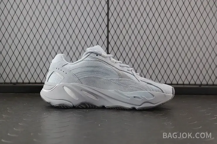 아디다스 YEEZY 700 상세 이미지