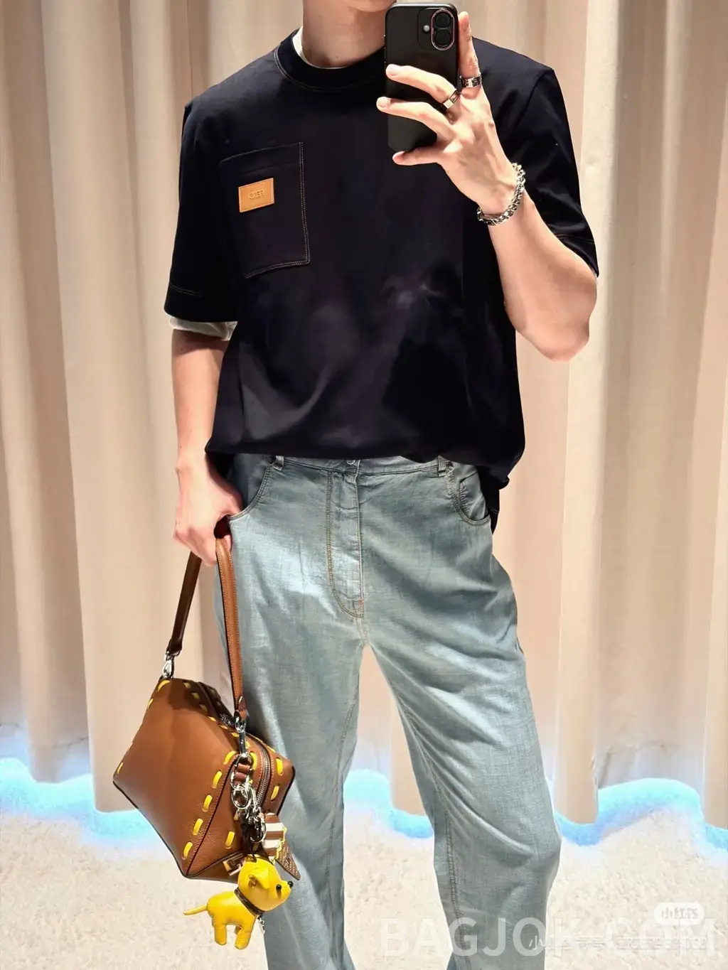 펜디 펜디 포켓 레더 패치 오버핏 반팔 티셔츠 상세 이미지