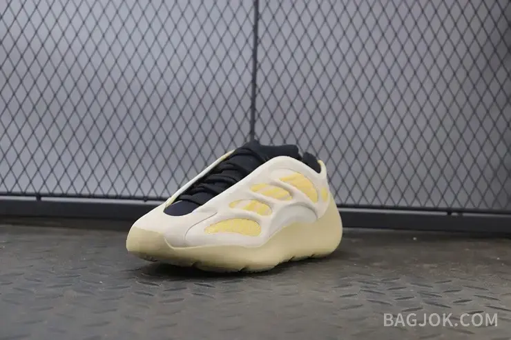 아디다스 YEEZY 700 V3 상세 이미지