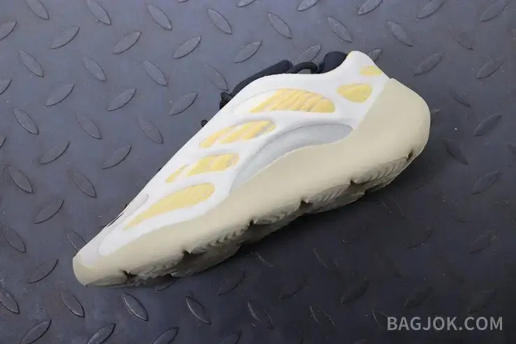 아디다스 YEEZY 700 V3 상세 이미지