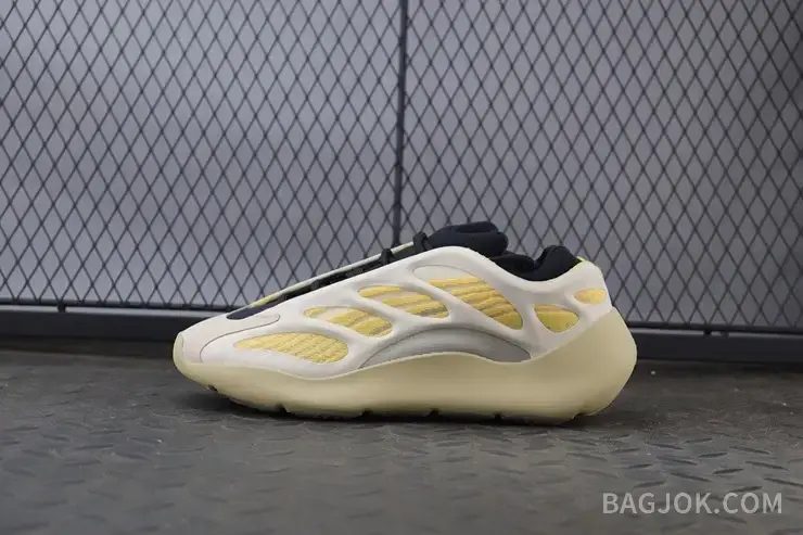 아디다스 YEEZY 700 V3 상세 이미지