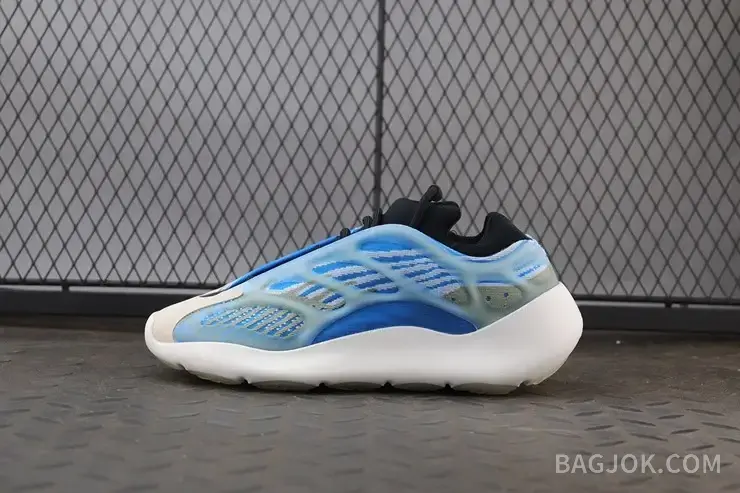 아디다스 YEEZY 700 V3 상세 이미지