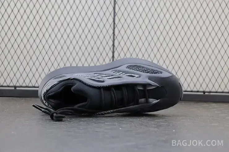 아디다스 YEEZY 700 V3 상세 이미지