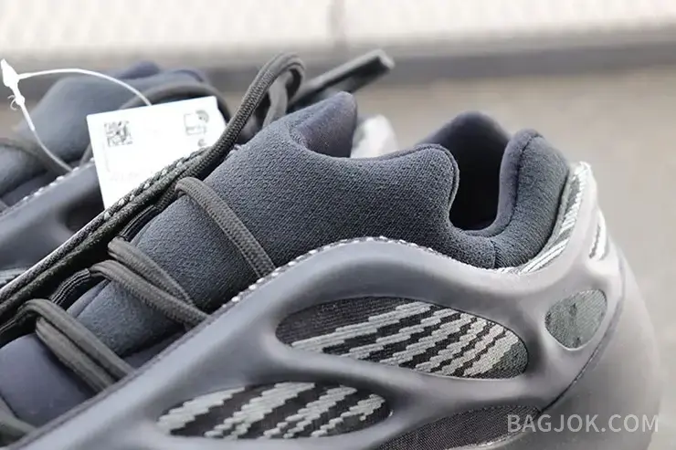 아디다스 YEEZY 700 V3 상세 이미지
