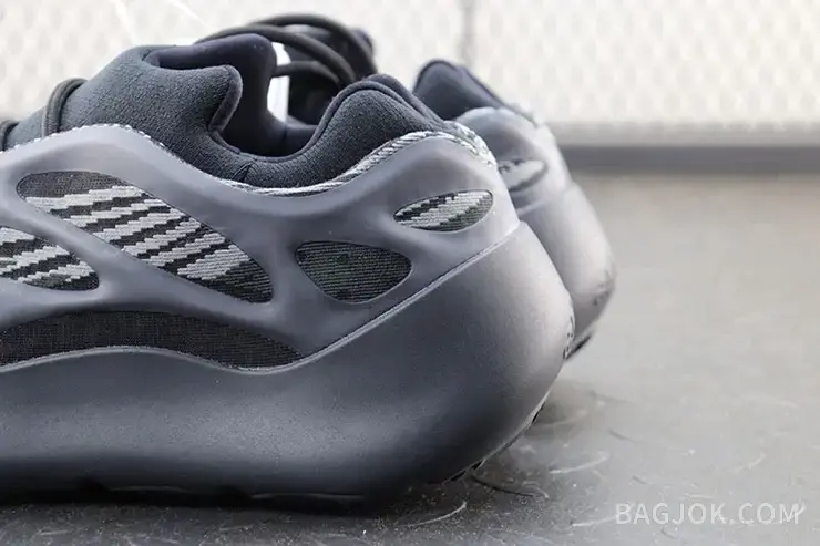 아디다스 YEEZY 700 V3 상세 이미지