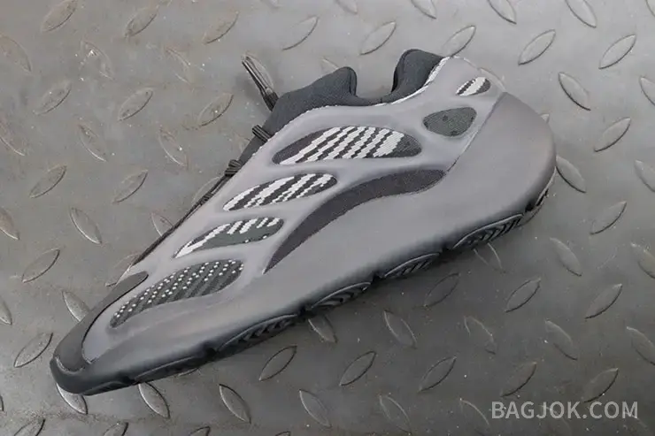 아디다스 YEEZY 700 V3 상세 이미지