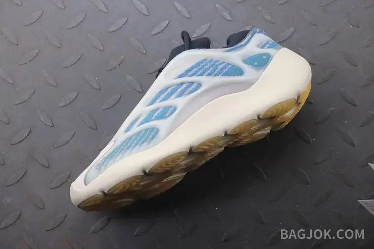 아디다스 YEEZY 700 V3 상세 이미지