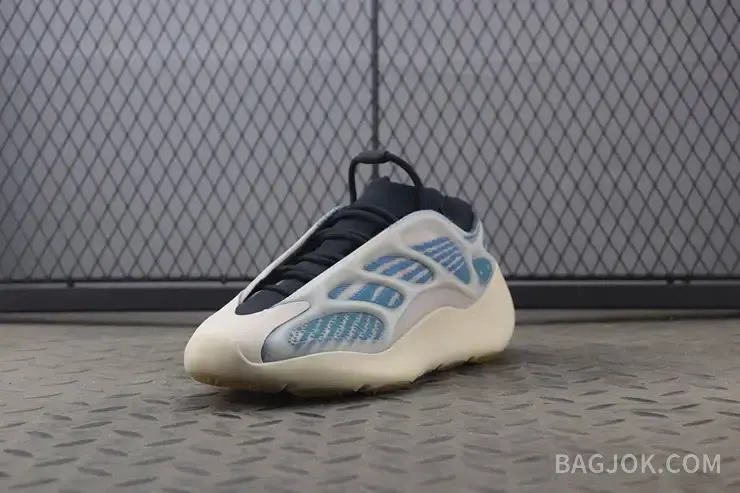 아디다스 YEEZY 700 V3 상세 이미지