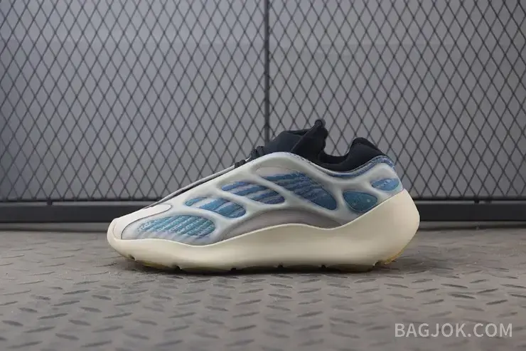 아디다스 YEEZY 700 V3 상세 이미지