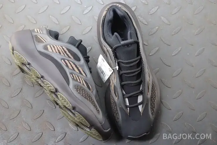 아디다스 YEEZY 700 V3 상세 이미지