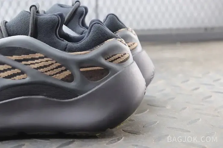 아디다스 YEEZY 700 V3 상세 이미지