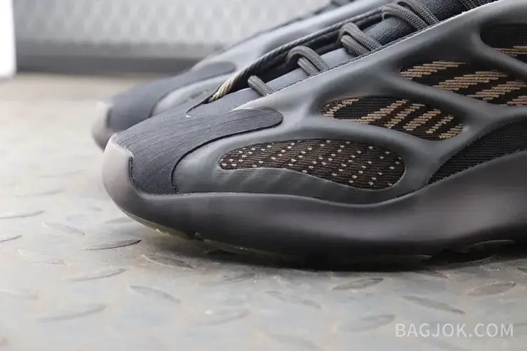 아디다스 YEEZY 700 V3 상세 이미지