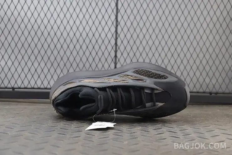 아디다스 YEEZY 700 V3 상세 이미지