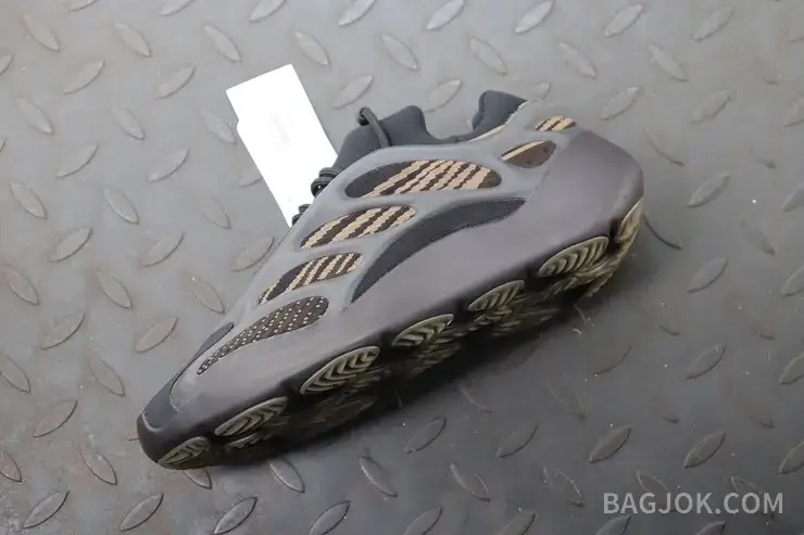 아디다스 YEEZY 700 V3 상세 이미지