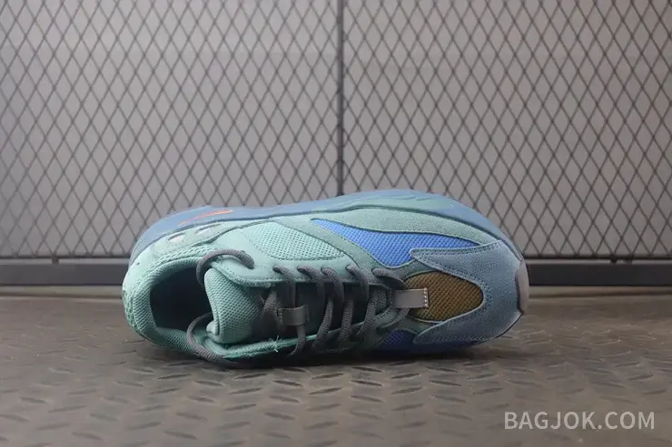 아디다스 YEEZY 700 상세 이미지