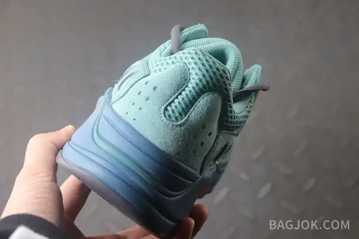 아디다스 YEEZY 700 상세 이미지