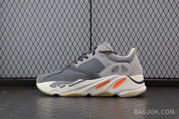 아디다스 YEEZY 700 상세 이미지