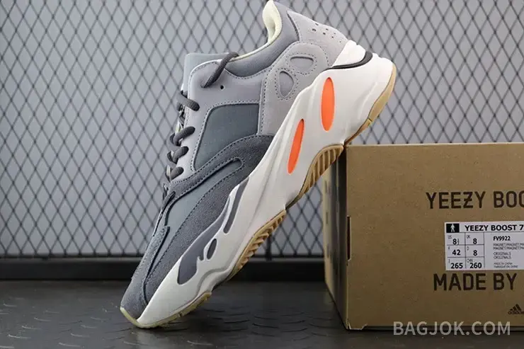 아디다스 YEEZY 700 상세 이미지