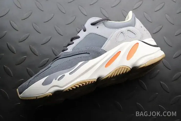 아디다스 YEEZY 700 상세 이미지