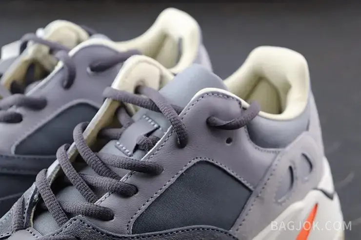 아디다스 YEEZY 700 상세 이미지