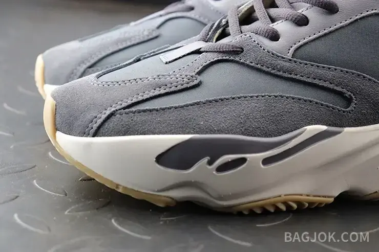 아디다스 YEEZY 700 상세 이미지
