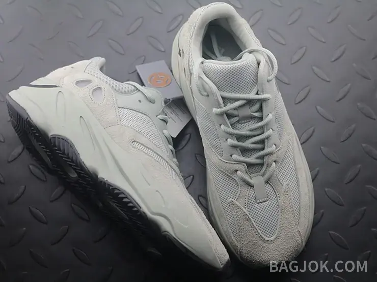 아디다스 YEEZY 700 상세 이미지