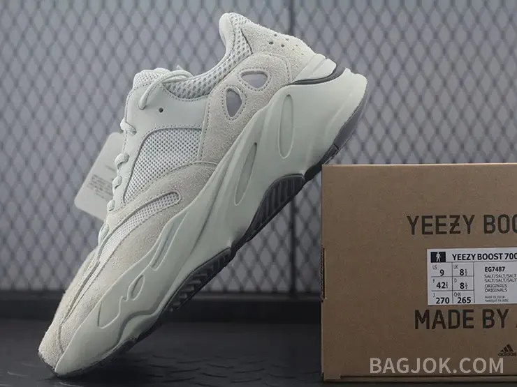아디다스 YEEZY 700 상세 이미지