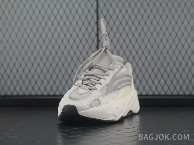 아디다스 YEEZY 700 상세 이미지
