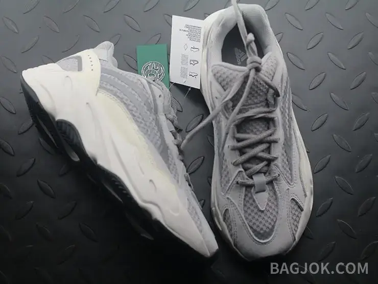 아디다스 YEEZY 700 상세 이미지