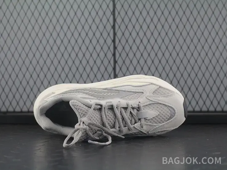 아디다스 YEEZY 700 상세 이미지