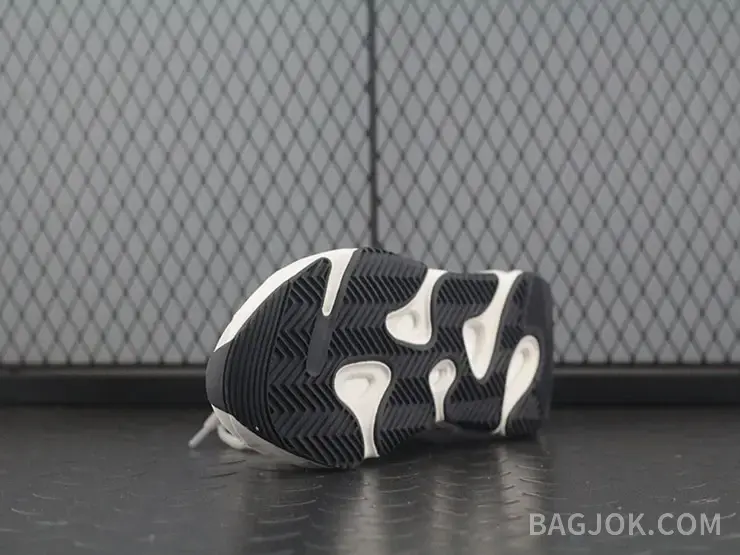 아디다스 YEEZY 700 상세 이미지