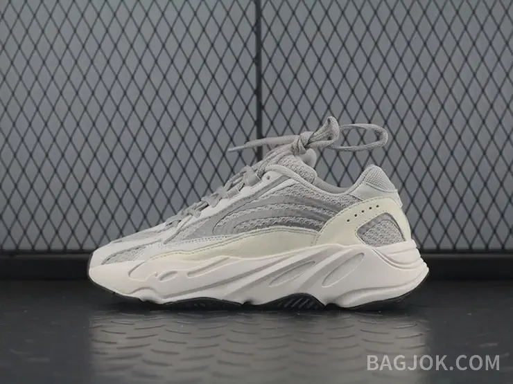 아디다스 YEEZY 700 상세 이미지